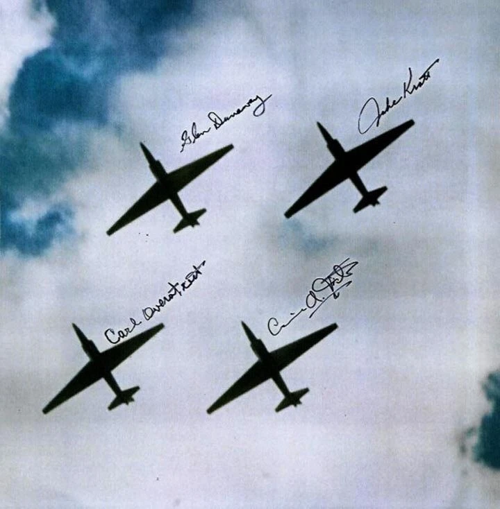 U-2 spy planes with signatures